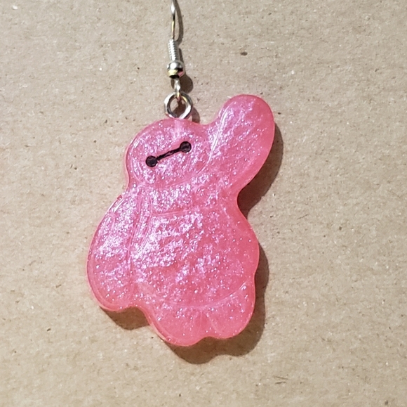 ๐๏ธ๐ Pink Baymax Waving ๐ค Pink Resin Earrings - Picture 4 of 4